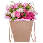 Цветы в коробке с альстромериями